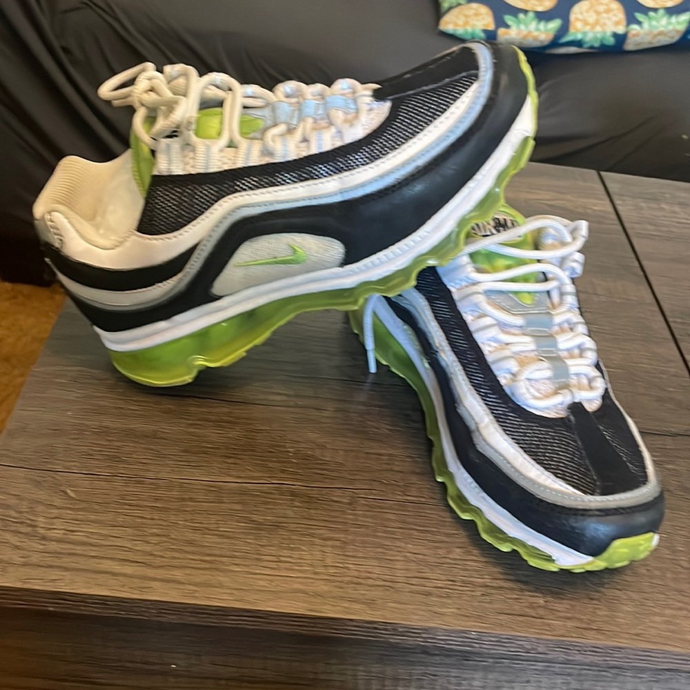 Nike AirMax  Says 6Y. Or euro size 38.5